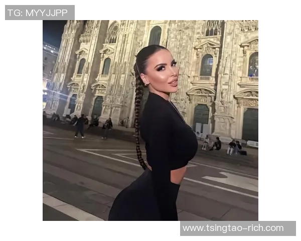 意大利足球明星的妻子们：她们的魅力与生活揭秘